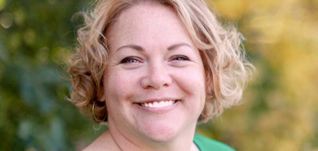 Toni Dahlin headshot