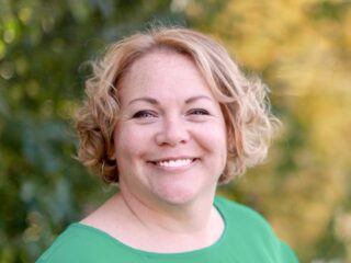 Toni Dahlin headshot